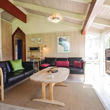 4 Bedroom Beautiful In Tranekaer Skattebølle